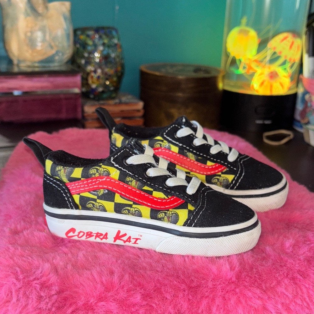 EUC VANS COBRA KAI 5T toddler classic old skool sneakers, elastic laces, slip on